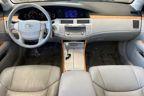 Titanium Metallic 2005 Toyota Avalon XLS
