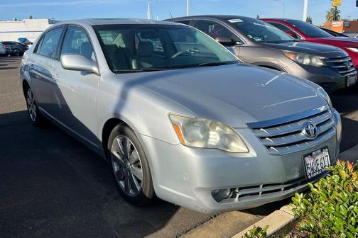 Titanium Metallic 2005 Toyota Avalon XLS