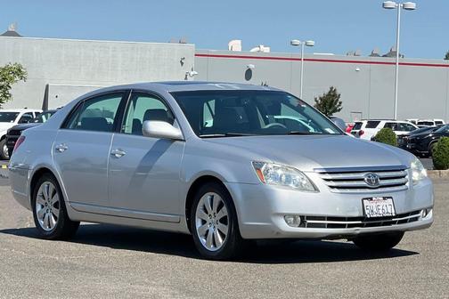Titanium Metallic 2005 Toyota Avalon XLS