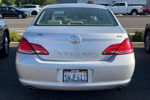Titanium Metallic 2005 Toyota Avalon XLS