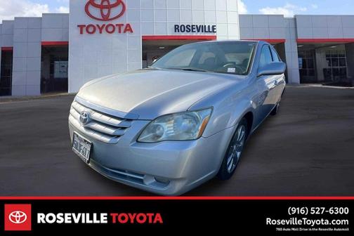 Titanium Metallic 2005 Toyota Avalon XLS
