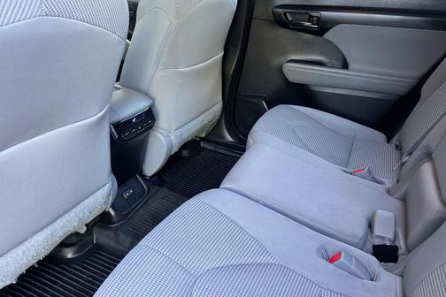 Magnetic Gray Metallic 2023 Toyota Highlander Hybrid LE