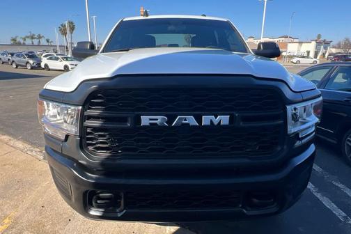 2022 RAM 2500 Tradesman Crew Cab 4x4 6'4' Box
