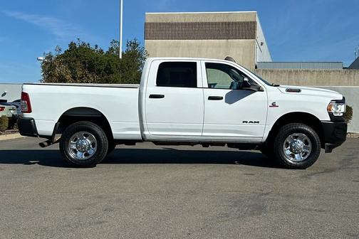 2022 RAM 2500 Tradesman Crew Cab 4x4 6'4' Box