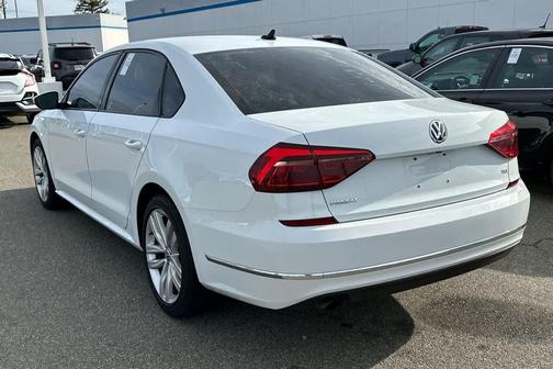 2019 Volkswagen Passat 2.0T Wolfsburg Edition