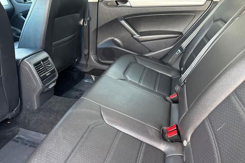 2019 Volkswagen Passat 2.0T Wolfsburg Edition