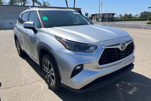 Celestial Silver Metallic 2022 Toyota Highlander XLE