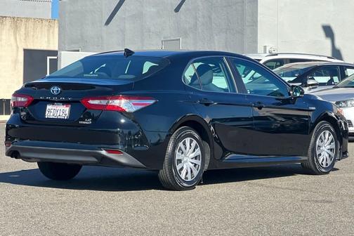 2019 Toyota Camry Hybrid LE