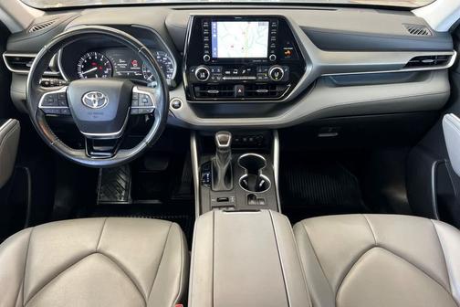 Moon Dust 2021 Toyota Highlander XLE