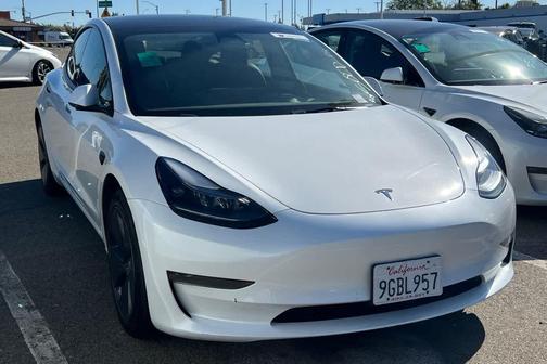 Pearl White Multi-Coat 2023 Tesla Model 3 Standard Range