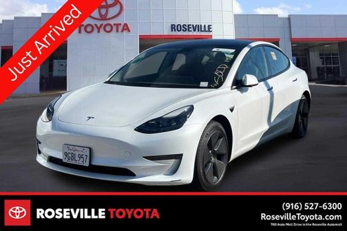 Pearl White Multi-Coat 2023 Tesla Model 3 Standard Range