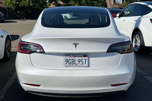 Pearl White Multi-Coat 2023 Tesla Model 3 Standard Range