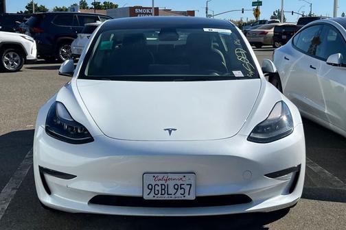 Pearl White Multi-Coat 2023 Tesla Model 3 Standard Range