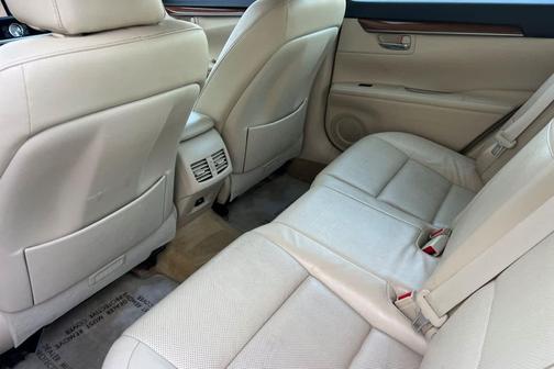 2014 Lexus ES 300h Base