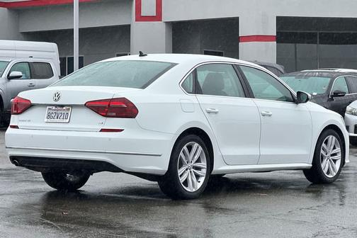 2018 Volkswagen Passat 2.0T SE
