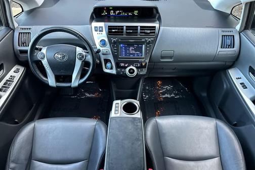 2013 Toyota Prius v Five