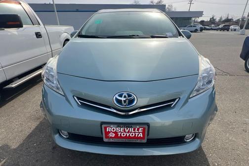 2013 Toyota Prius v Five