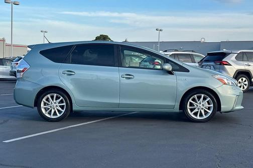 2013 Toyota Prius v Five