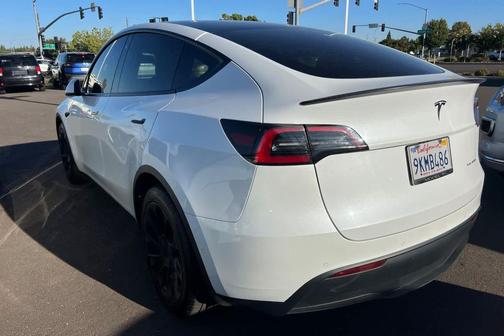 2022 Tesla Model Y Long Range Dual Motor All-Wheel Drive