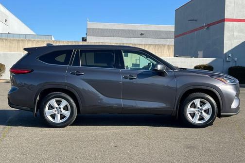 2021 Toyota Highlander LE