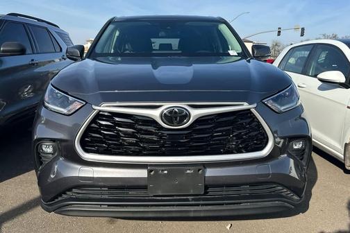2021 Toyota Highlander LE