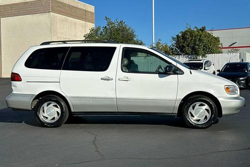 2000 Toyota Sienna XLE