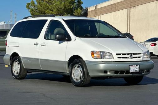 2000 Toyota Sienna XLE