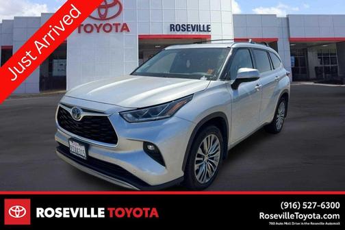 Celestial Silver Metallic 2022 Toyota Highlander Hybrid Platinum
