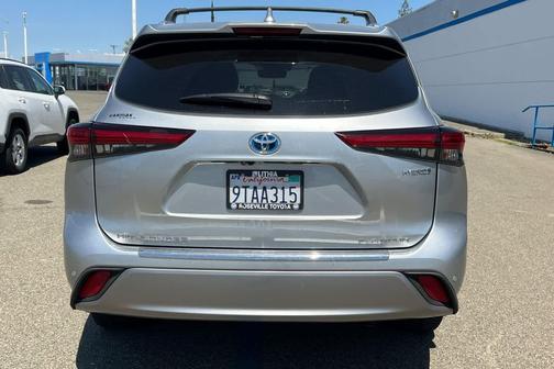 Celestial Silver Metallic 2022 Toyota Highlander Hybrid Platinum
