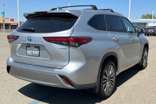 Celestial Silver Metallic 2022 Toyota Highlander Hybrid Platinum