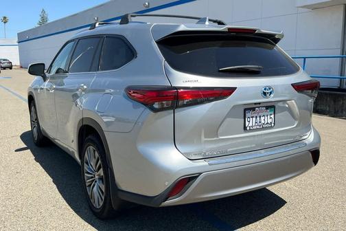 Celestial Silver Metallic 2022 Toyota Highlander Hybrid Platinum