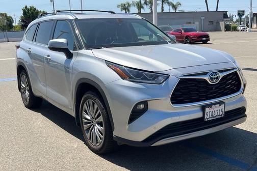 Celestial Silver Metallic 2022 Toyota Highlander Hybrid Platinum