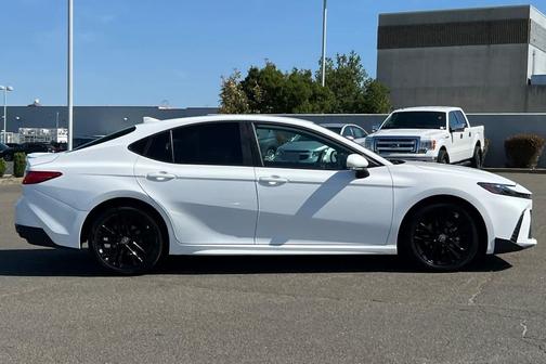 Ice Cap 2025 Toyota Camry SE