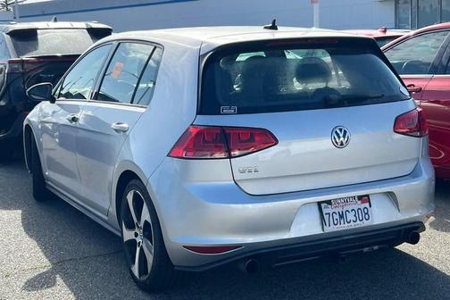 Reflex Silver Metallic 2015 Volkswagen Golf GTI 2.0T SE 4-Door