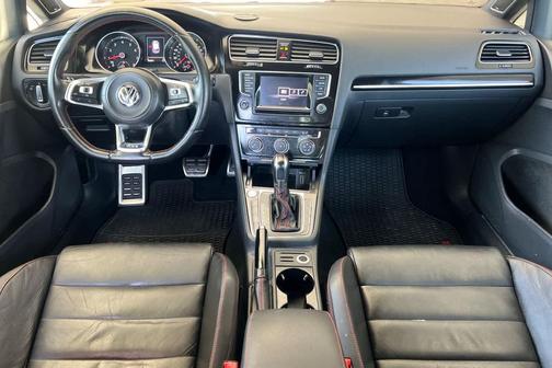 Reflex Silver Metallic 2015 Volkswagen Golf GTI 2.0T SE 4-Door