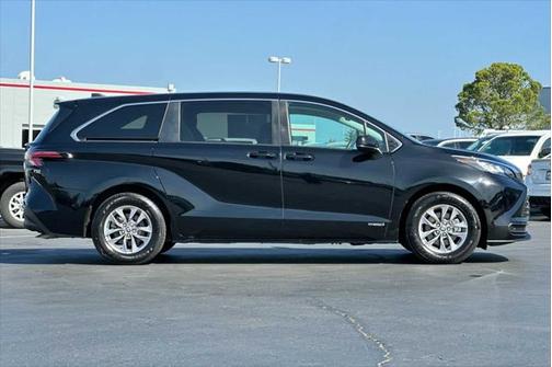 2021 Toyota Sienna LE