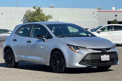 Classic Silver Metallic 2021 Toyota Corolla SE