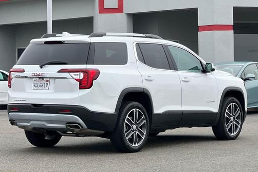 2023 GMC Acadia FWD SLT