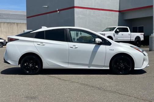 Blizzard Pearl 2016 Toyota Prius Four Touring