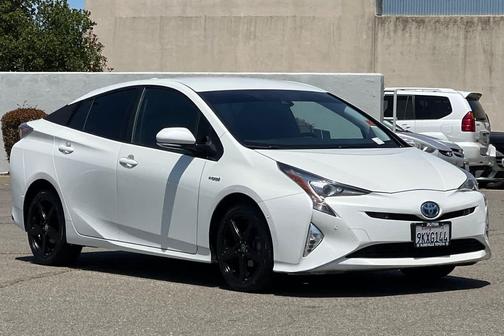 Blizzard Pearl 2016 Toyota Prius Four Touring