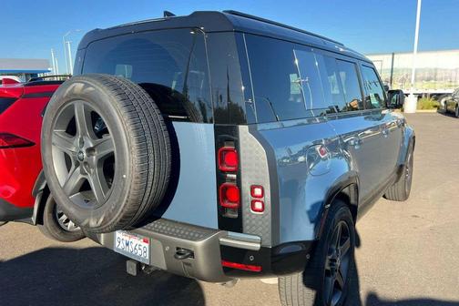 2025 Land Rover Defender 110 P400 X-Dynamic SE
