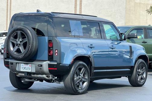 2025 Land Rover Defender 110 P400 X-Dynamic SE