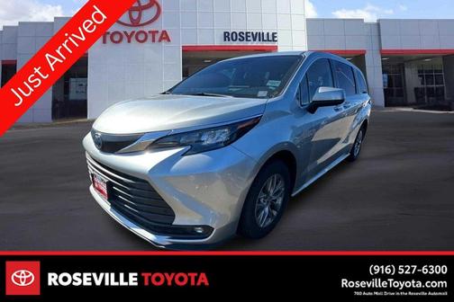 2025 Toyota Sienna XLE