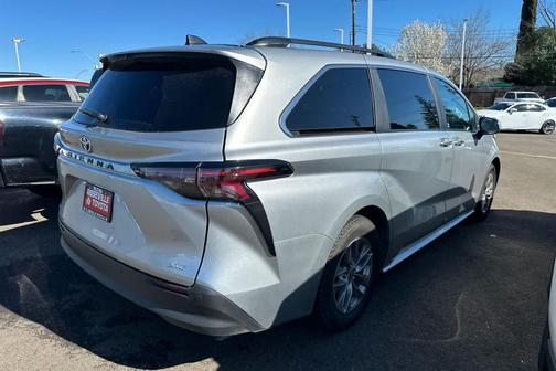 2025 Toyota Sienna XLE