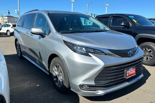2025 Toyota Sienna XLE