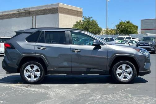 2021 Toyota RAV4 Hybrid XLE