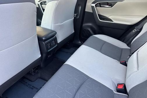 Silver Sky Metallic 2022 Toyota RAV4 Hybrid XLE
