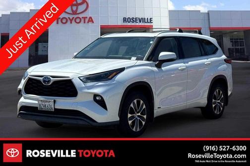 Wind Chill Pearl 2022 Toyota Highlander Hybrid XLE