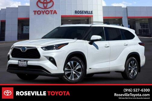 Wind Chill Pearl 2022 Toyota Highlander Hybrid XLE