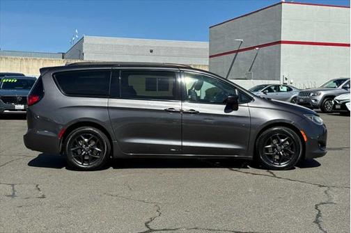2020 Chrysler Pacifica Touring-L Plus